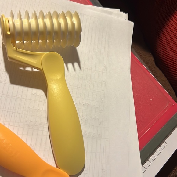Tupperware pastry roller pasta cutter. RARE - Picture 2 of 5